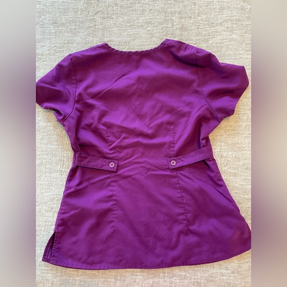 Medium Grey’s Anatomy Scrub Top - Picture 2 of 3